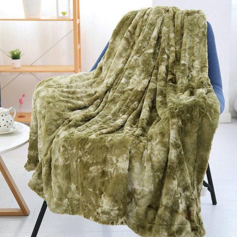 Super Soft Faux Fur Blanket - http://chicboutique.com.au